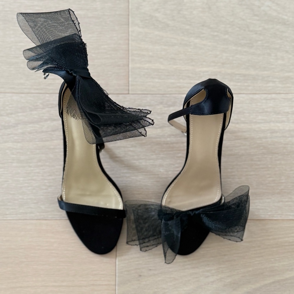 Elegant Black Heels with Mesh Bow
